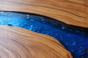 Dettaglio di un tavolo da pranzo in legno di ulivo su misura
